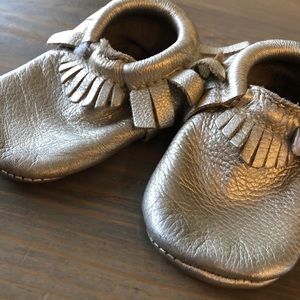 GOLD FRESHLY PICKED moccasins